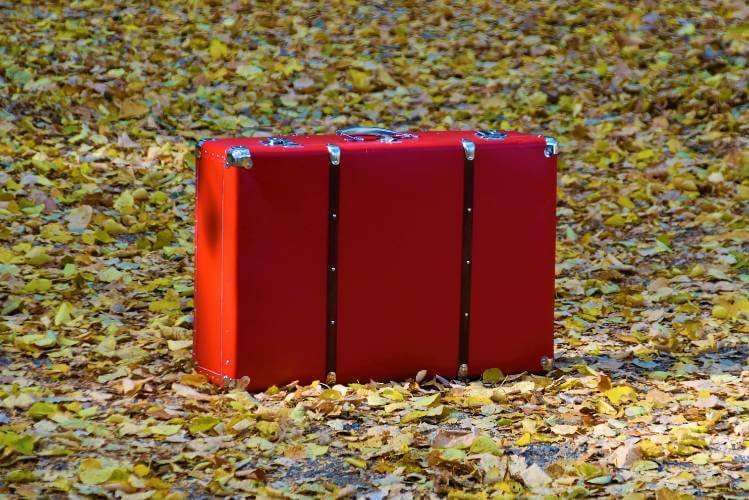 how to make your luggage stand out
