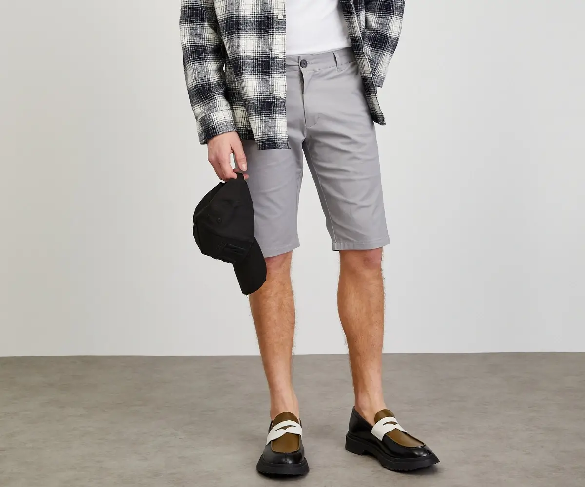 are shorts also considered business casual